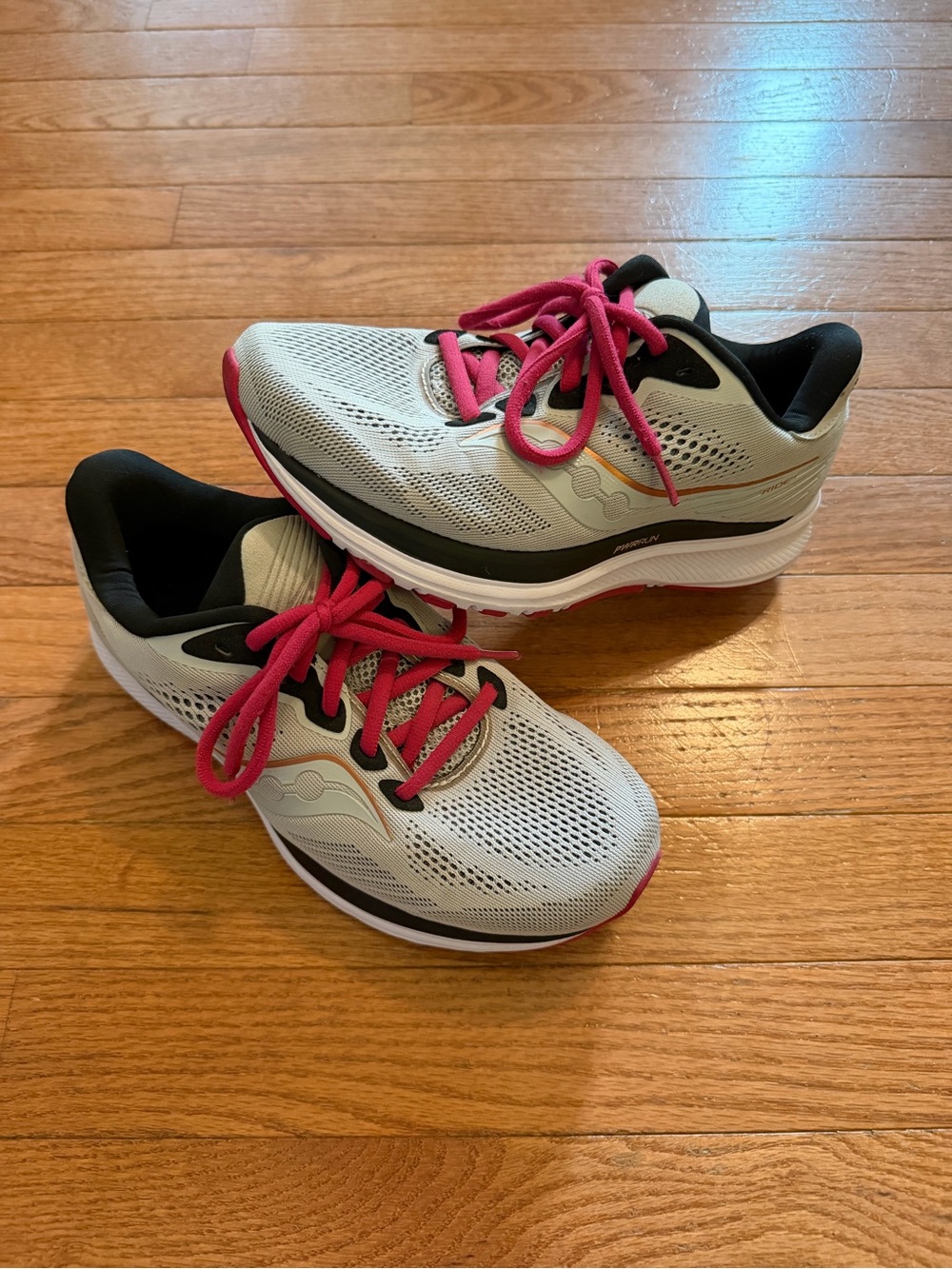 Saucony Ride 14 PWRRUN Women’s Sneaker 7 Wide